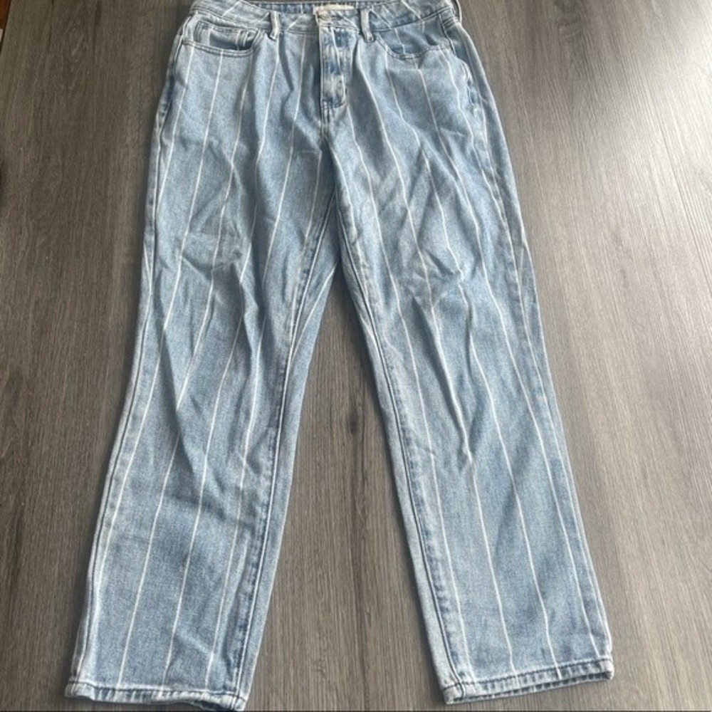 PacSun Light Wash Pinstripe Mom Jean Size 27 Denimcore Contemporary 90s
